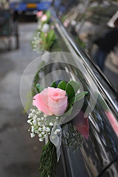 Růže v svatba auto 