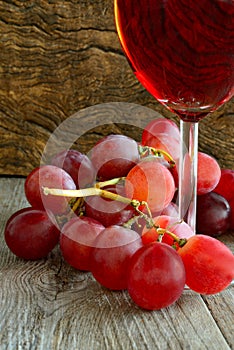 Rose wine and grapes