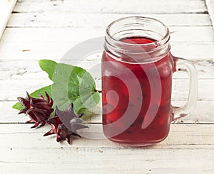 Roselle juice with fresh roselle flower