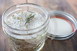 Rosemary flavored finishing salt