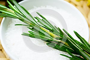 Rosemary with salt bath