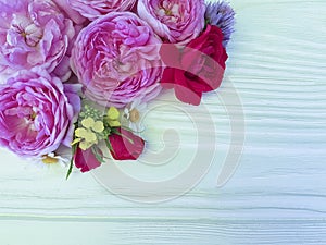 roses beautiful bouquet daisy birthday border season frame on a white wooden background