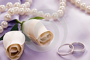 Roses and wedding rings photo