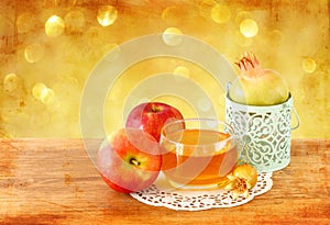 Rosh hashanah concept - apple honey and pomegranate over wooden tableÃÂ¥