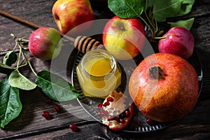 Rosh hashanah hashana - jewish new year holiday concept. Traditional symbols: honey, fresh apples and pomegranate