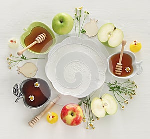 Rosh hashanah & x28;jewish New Year holiday& x29; concept. Traditional symbols