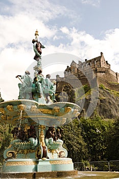 Ross Fountain and Edinburgh Castle in Edinburgh , Scotland