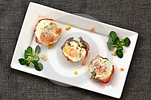 Rosted eggs with ham and lettuce