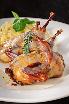 Rosted or fried quail with herbs and tagliatelle