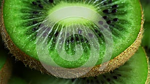 Rotating kiwi slices