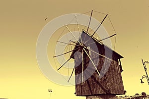 Rotating windmill for pumping water