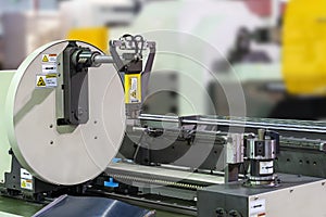 rotation elongate arm grip for loading and unloading section for wire rod or pipe of cnc hybrid automatic wire bending machine photo