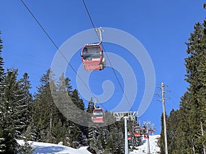 Rothornbahn 1 (Canols-Scharmoin) 8pers. Gondola lift (monocable circulating ropeway) or 8er Gondelbahn photo