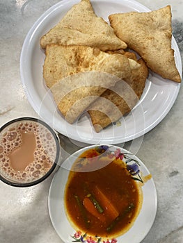 Roti puri, dhal and teh tarik