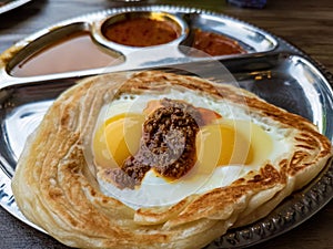 Roti sarang burung served with different gravies