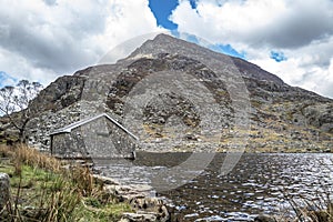 Rotten cottage at Ogwen valley with Llyn Ogwen in Snowdonia, Gwynedd, North Wales, UK - Great Britain, Europe