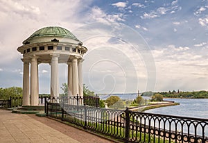 Rotunda on the Kotorosl embankment in Yaroslavl