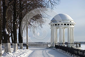 Rotunda on river Volga