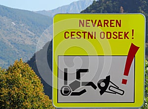 Rough road warning sign, with the drawing of a biker falling from his motorcycle.