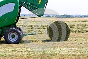 Round baler