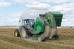 Round baler