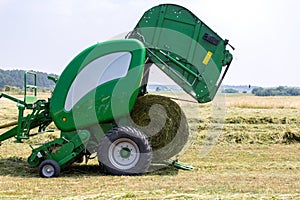 Round baler
