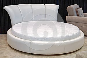 Round bed