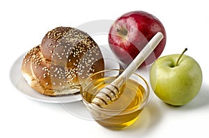 Round challah, apples and a bowl of honey