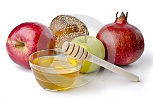 Round challah, apples and a bowl of honey