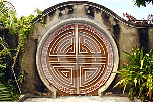 Round Chinese gateway photo