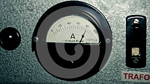 Round dial amp gauge electrical instrument