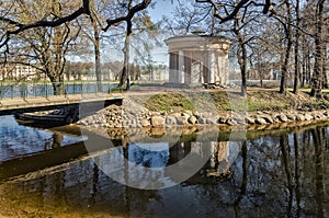 The round gazebo in the Lopukhinsky garden.