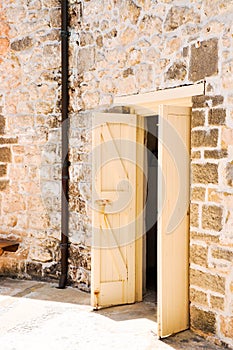 The Round House: Architectural Limestone Details