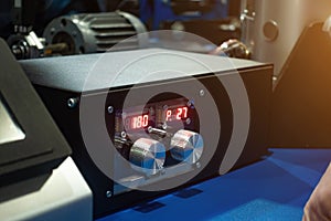 Round knobs for power control with electronic display