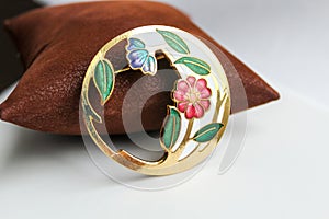 Round Metal Gold Brooch Hairpin with Colorful Enamel Flowers Fashionable Cloisonne Enamel Vintage Jewelry