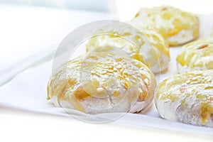 Round pie with white seame