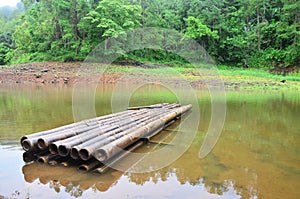 Round raft Bamboo on a large reservoir in Pang Ung