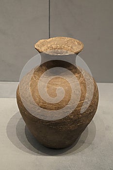 round shoudered earthenware jar warring states period