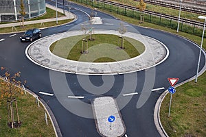 Roundabout intersection road layout