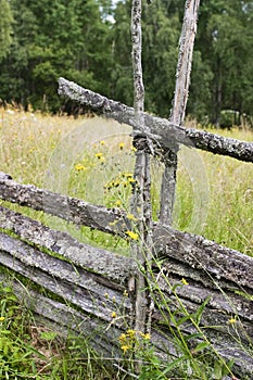 Roundpole fence