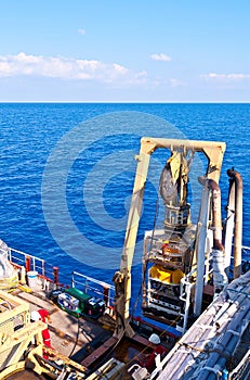 ROV (remote operated vehicle)