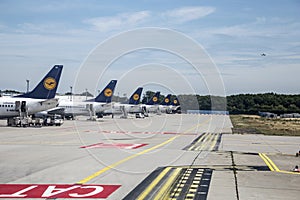 Row of Lufthansa flight with position at the apron