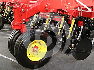 Row seeder. Seed drill.