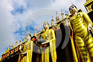 Row of standing Buddha image in Wat Pra-thart Su-tone