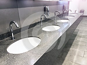 Linea da terme Acqua approfittare di un sapone Automat pubblico toilette grigio 