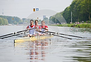 Rowers to the start photo