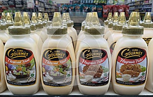 Rows of bottles of thousand island salad dressing and spicy mayonnaise