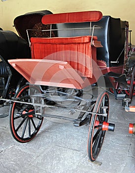 Royal ancient Red hoarse cart