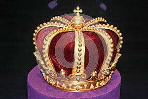 Královský zlato koruna 