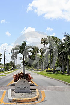 Royal Palm Isles Welcome Sign